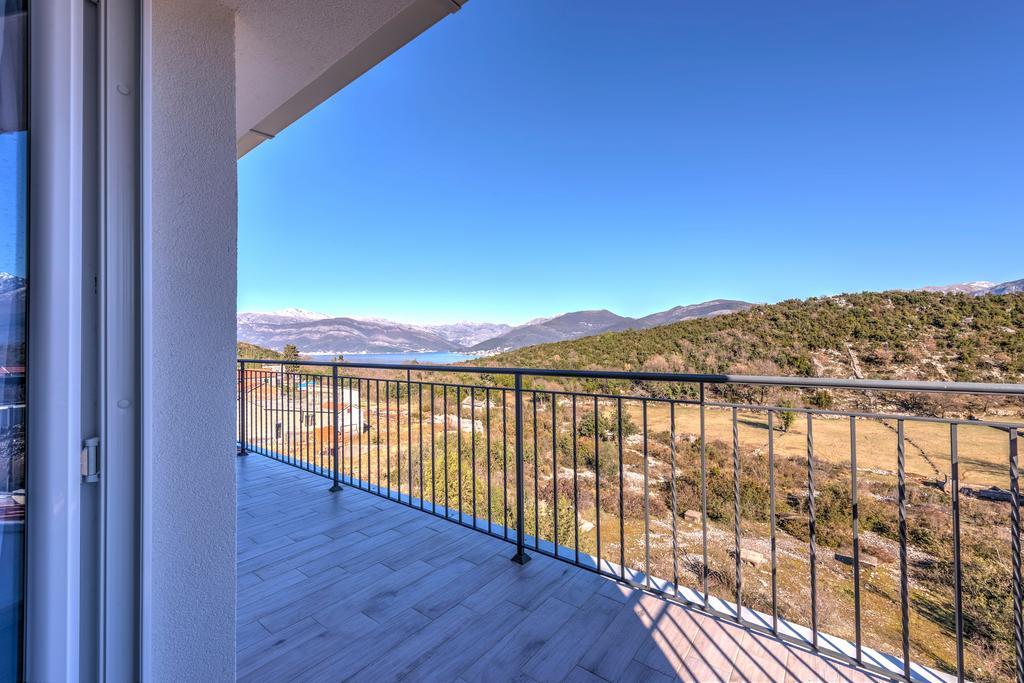 Villa Sandy Apartments Tivat Bagian luar foto