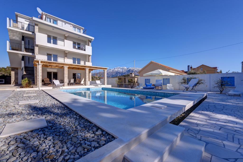 Villa Sandy Apartments Tivat Bagian luar foto
